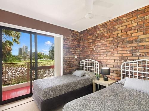 Coral Gardens unit 2 - Water views and easy walk to Twin Towns Services Club3