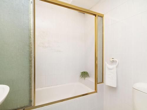 Coral Gardens unit 2 - Water views and easy walk to Twin Towns Services Club1