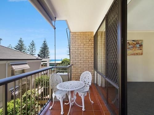 Cobden Court Unit 5 - 2 bedroom unit one street from the beach0