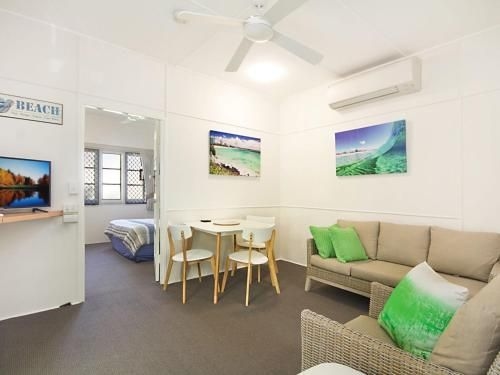 Tondio Terrace Flat 2 - Neat and tidy budget accommodation, easy walk to the beach0