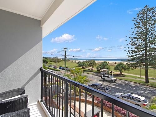 Kirra Vista Apartments Unit 18 - Right on the Beach in Kirra with free Wi-Fi0