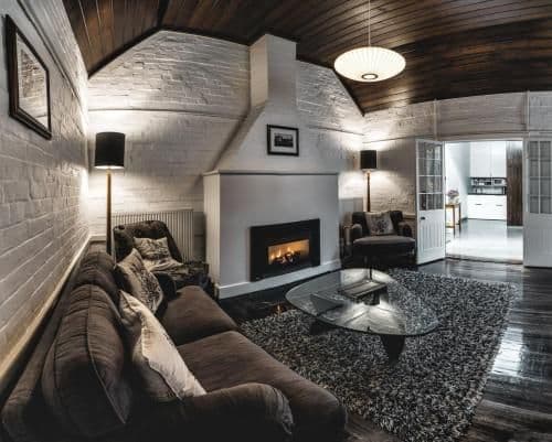 Two-Bedroom Apartment with Courtyard - School House