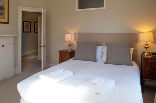 Two-Bedroom Apartment with Sea View - Old Housekeepers