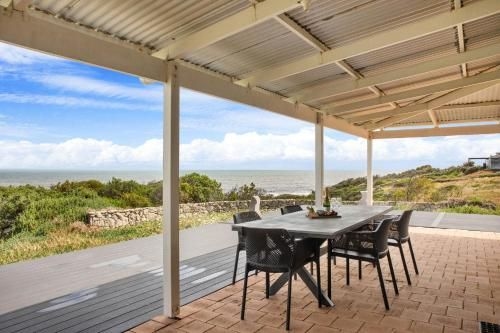 Bay Beach House - A Family & Pet Friendly Favourite with Direct Beach Access (Bay Beach House)1