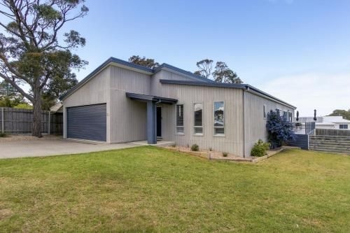 Pelican House0