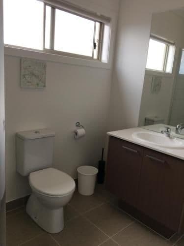 Ensuite Queen Room with bathroom
