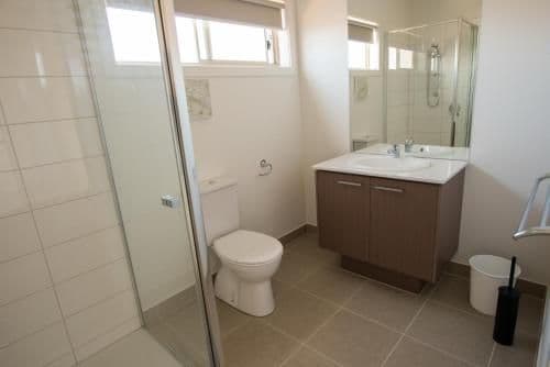 Ensuite Queen Room with bathroom
