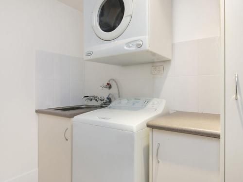 Kooringal Unit 10 - Straight across the road from Twin Towns Services Club2