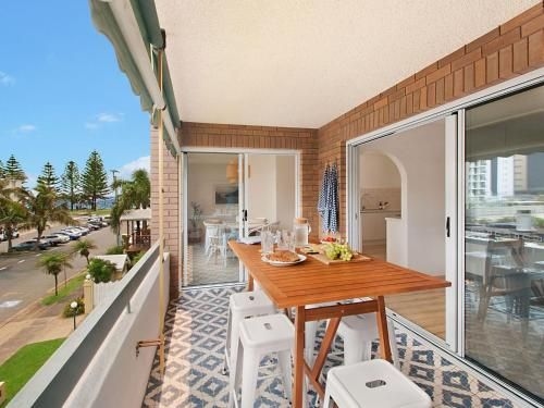 Maybury Unit 5 - Right in the heart of Rainbow Bay in Coolangatta0