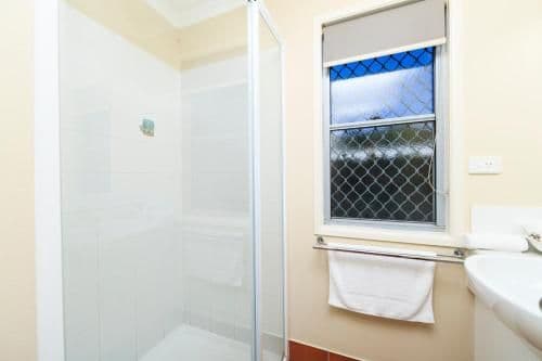 Deluxe Two-Bedroom Bungalow (5 Guests)