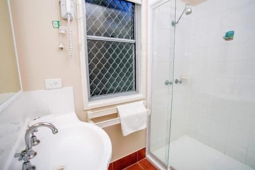 Deluxe Two-Bedroom Cabin - Riverview