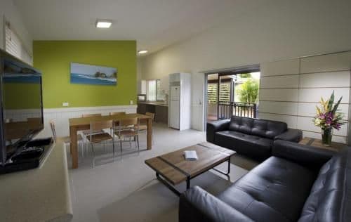 Deluxe Two-Bedroom Cabin (6 Guests)
