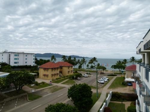 Madison Ocean Breeze Apartments1
