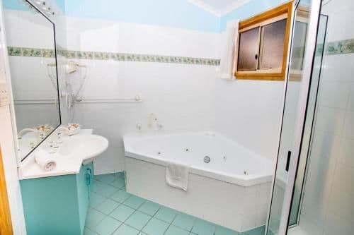 Deluxe Two-Bedroom Villa with Spa Bath