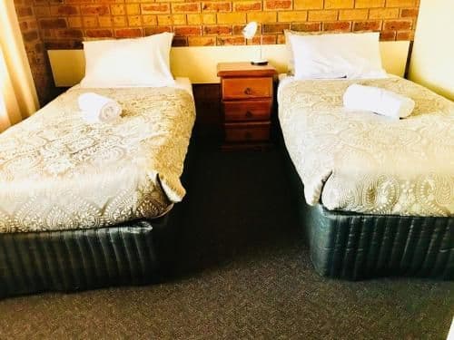Family Room (1 Queen & 2 Singles)