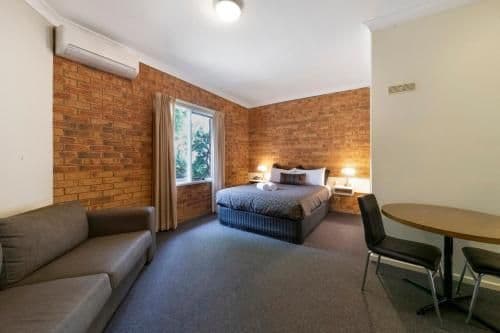 Family Room (2 Queen Beds)