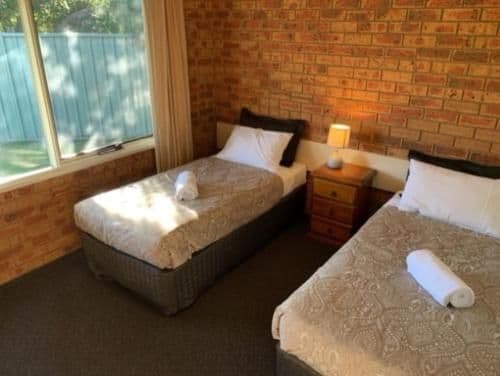 Family Room (1 Queen & 2 Singles)