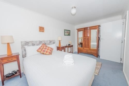 Elanora4