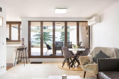 Beachfront Manly Apartment With Parking and Balcony1