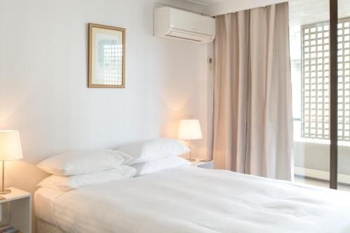 Beachfront Manly Apartment With Parking and Balcony2