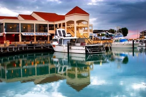 โรงแรมมารีนา - มินดารี (The Marina Hotel - Mindarie)0