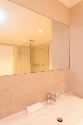 โรงแรมมารีนา - มินดารี (The Marina Hotel - Mindarie)1