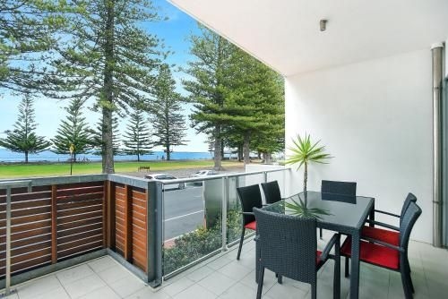 Breeze Beachfront Apartments4