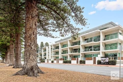 Breeze Beachfront Apartments0