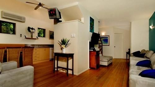 2b Manfred St - The Wave House3