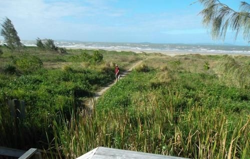 Kinka Palms Beachfront Apartments / Motel2