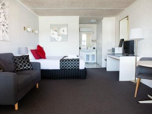 Deluxe Queen Room