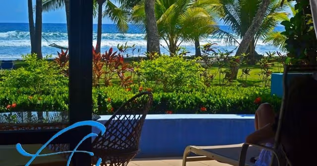 VILLA BEACH FRONT