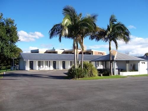 Colonial Court Motor Inn3