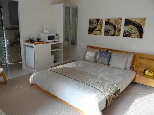 Lakeside Queen Lodge