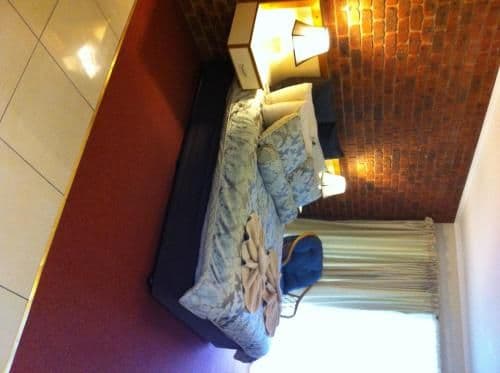 Queen Room with Spa Bath