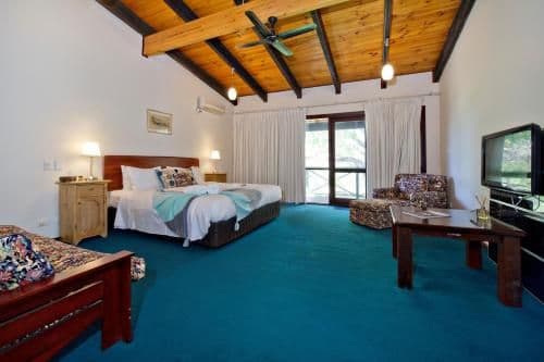 Superior King Lodge Room with a Balcony
