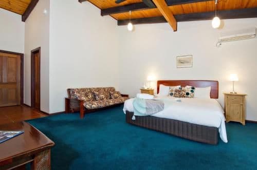 Superior King Lodge Room with a Balcony