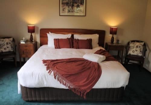 Superior King Lodge Room with a Balcony