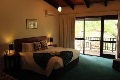 Superior King Lodge Room with a Balcony