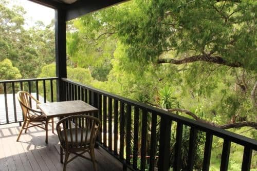 Superior King Lodge Room with a Balcony
