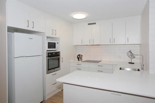 Unit 4, Coolum Cove, 1682 David Low Way Coolum Beach, 400 BOND, LINEN SUPPLIED1