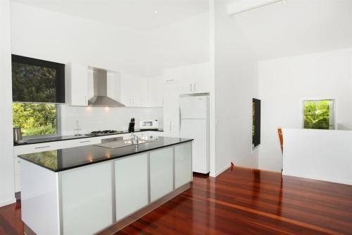 224 Centenary Heights Road Coolum Beach, 500 Dollar Bond, Linen Included3
