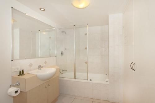 Unit 4, Beaumont Sur Mer, 13 - 15 Pacific Terrace Coolum Beach, 400 BOND, LINEN SUPPLIED1