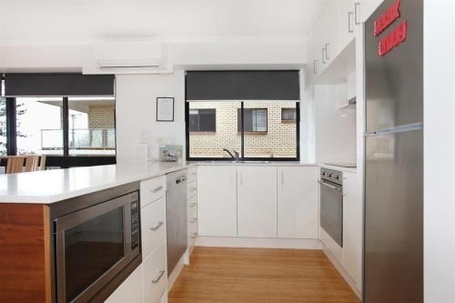 Unit 3 Phoenix Apartments, 1736 David Low Way Coolum Beach - Linen Incl. WIFI, 500 Bond3