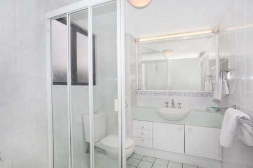 Unit 5, Phoenix Apartments, 1736 David Low Way Coolum Beach, LINEN INCLUDED, 500 Bond2