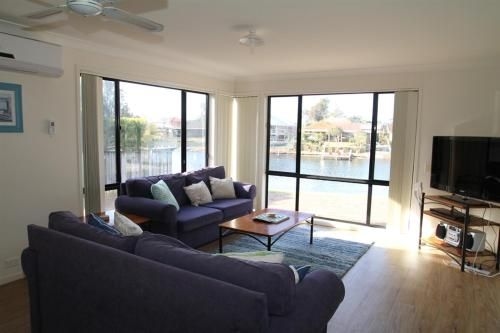Waterfront Getaway in Sussex1