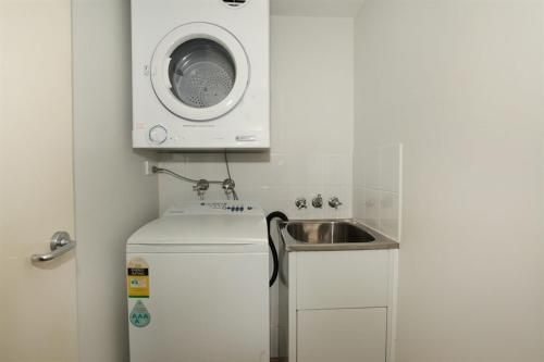 Unit 2, On The Park, 22 Frank Street Coolum Beach, 400 BOND, LINEN INCLUDED3