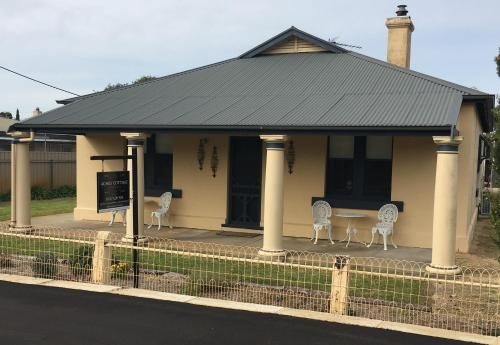Agnes Cottage Bed & Breakfast3