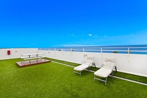 Coastal chic designer apartment3