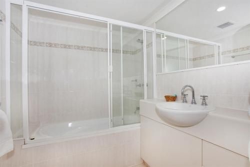 Unit 4, The Rocks, 1746 David Low Way Coolum Beach - 500 Bond3